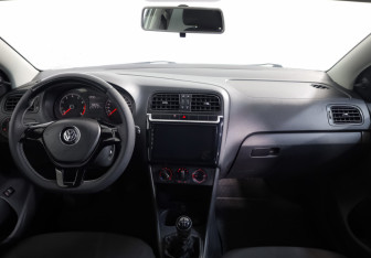 Подержанный автомобиль Volkswagen Polo Sedan 2018 года (9 фото)