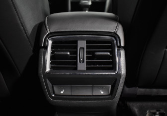 Подержанный автомобиль Skoda Karoq 2021 года (18 фото)