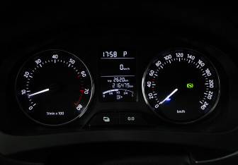 Подержанный автомобиль Skoda Rapid Liftback 2014 года (12 фото)