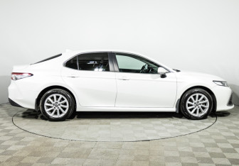 Подержанный автомобиль Toyota Camry Sedan 2022 года (4 фото)