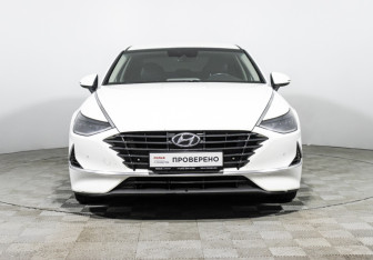 Подержанный автомобиль Hyundai Sonata 2020 года (2 фото)