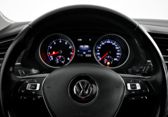 Подержанный автомобиль Volkswagen Tiguan 2020 года (18 фото)