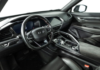 Подержанный автомобиль Geely Tugella 2023 года (10 фото)
