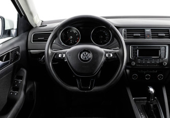 Подержанный автомобиль Volkswagen Jetta Sedan 2016 года (13 фото)