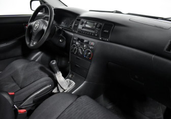 Подержанный автомобиль Toyota Corolla Hatchback 2003 года (14 фото)