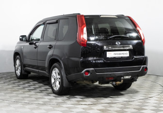 Подержанный автомобиль Nissan X-Trail 2013 года (7 фото)