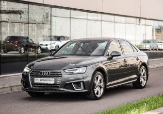 Подержанный автомобиль Audi A4 Sedan 2018 года (3 фото)