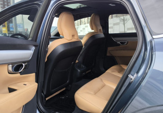 Подержанный автомобиль Volvo S90 2019 года (14 фото)