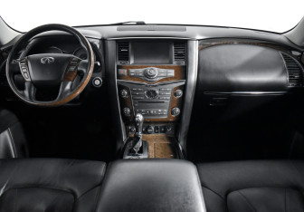 Подержанный автомобиль Infiniti QX80 2014 года (17 фото)