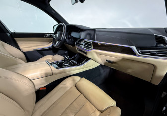 Подержанный автомобиль BMW X5 2020 года (14 фото)