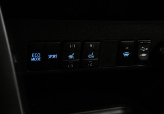 Подержанный автомобиль Toyota RAV4 2017 года (15 фото)