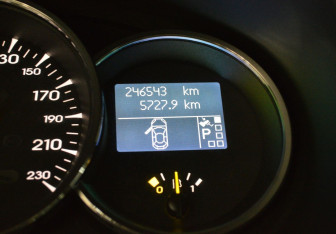 Подержанный автомобиль Renault Fluence 2010 года (16 фото)