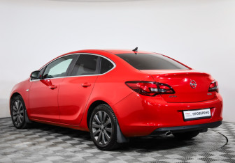 Подержанный автомобиль Opel Astra Sedan 2014 года (7 фото)