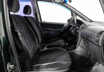 Подержанный автомобиль Opel Zafira Compactvan 2001 года (12 фото)