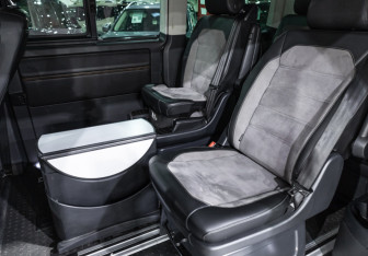 Подержанный автомобиль Volkswagen Multivan 2020 года (15 фото)