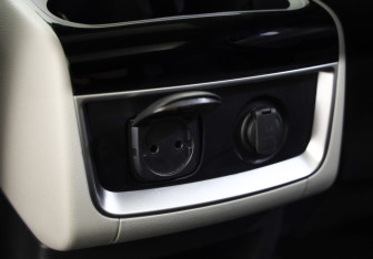 Подержанный автомобиль Kia Carnival 2022 года (22 фото)
