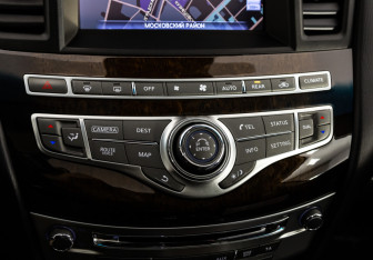 Подержанный автомобиль Infiniti QX60 2016 года (19 фото)