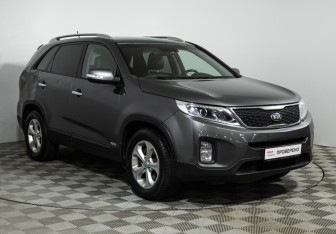 Подержанный автомобиль Kia Sorento 2017 года (3 фото)