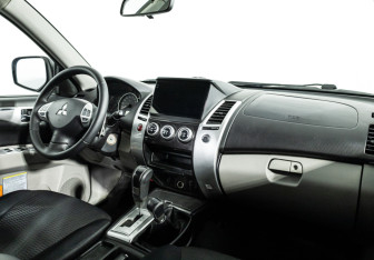 Подержанный автомобиль Mitsubishi Pajero Sport 2013 года (9 фото)