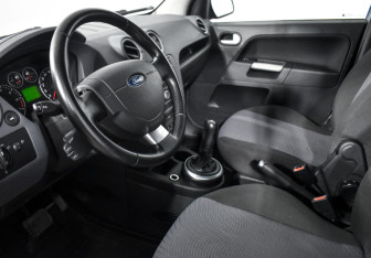 Подержанный автомобиль Ford Fusion 2008 года (9 фото)