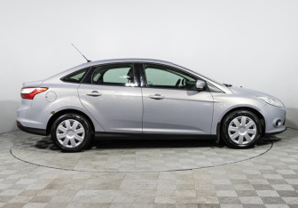 Подержанный автомобиль Ford Focus Sedan 2012 года (4 фото)