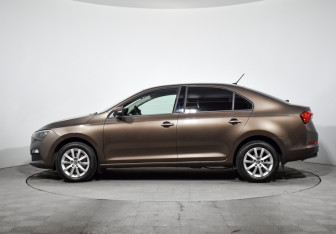 Подержанный автомобиль Skoda Rapid Liftback 2020 года (8 фото)