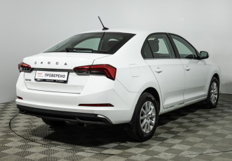 Подержанный автомобиль Skoda Rapid Liftback 2022 года (5 фото)