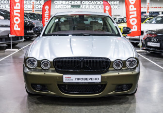 Подержанный автомобиль Jaguar XJ 2008 года (4 фото)