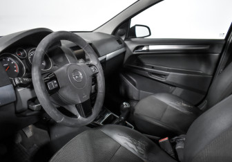 Подержанный автомобиль Opel Astra Sedan 2008 года (9 фото)