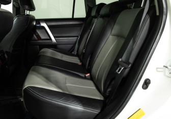 Подержанный автомобиль Toyota Land Cruiser Prado 2015 года (10 фото)