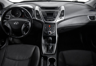 Подержанный автомобиль Hyundai Elantra Sedan 2015 года (14 фото)