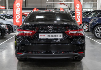 Подержанный автомобиль Toyota Camry Sedan 2018 года (9 фото)