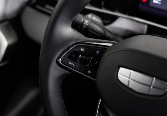 Подержанный автомобиль Geely Atlas 2024 года (11 фото)