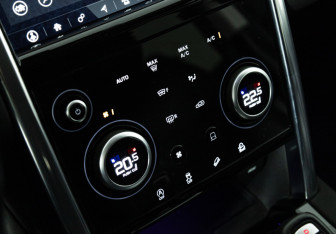 Подержанный автомобиль Land Rover Discovery Sport 2019 года (17 фото)