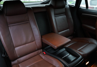 Подержанный автомобиль BMW X6 2013 года (32 фото)