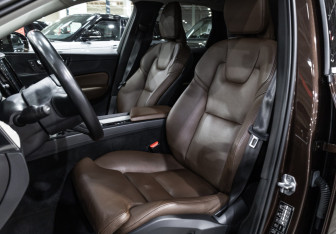 Подержанный автомобиль Volvo XC60 2019 года (16 фото)