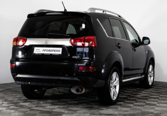 Подержанный автомобиль Peugeot 4007 2008 года (5 фото)