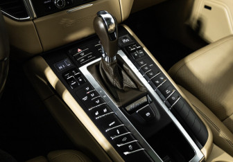 Подержанный автомобиль Porsche Macan 2015 года (18 фото)