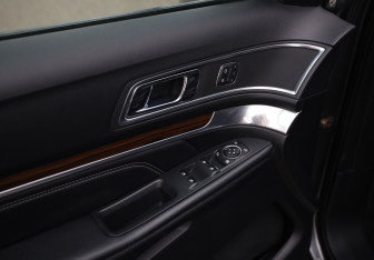 Подержанный автомобиль Ford Explorer 2017 года (25 фото)