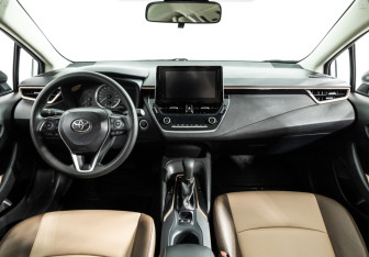 Подержанный автомобиль Toyota Corolla Sedan 2021 года (13 фото)