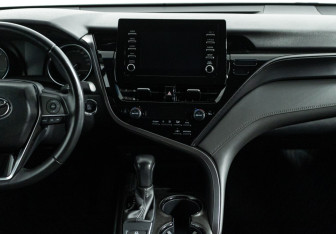 Подержанный автомобиль Toyota Camry Sedan 2022 года (14 фото)