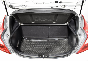 Подержанный автомобиль Hyundai Solaris Hatchback 2015 года (19 фото)