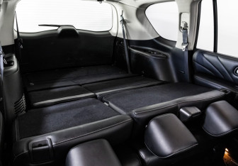 Подержанный автомобиль Infiniti QX80 2014 года (26 фото)