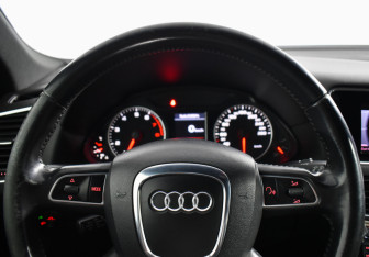 Подержанный автомобиль Audi Q5 2012 года (14 фото)