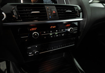Подержанный автомобиль BMW X3 2014 года (15 фото)