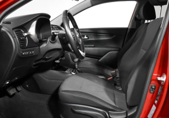 Подержанный автомобиль Kia Rio Sedan 2021 года (10 фото)