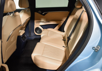 Подержанный автомобиль Voyah Free 2022 года (11 фото)