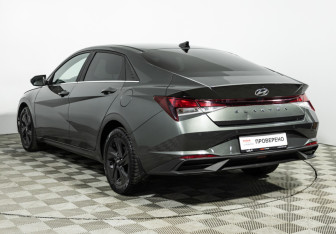 Подержанный автомобиль Hyundai Elantra Sedan 2020 года (7 фото)