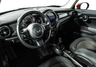 Подержанный автомобиль MINI Hatch 2021 года (11 фото)