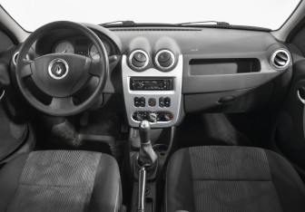 Подержанный автомобиль Renault Logan Sedan 2010 года (13 фото)